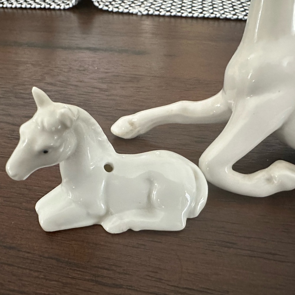 Ceramic mama Horse with pony - Picture 2 of 11